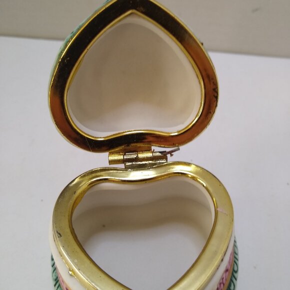 Ceramic Porcelain Trinket Jewelry Box Flower Heart Dome Lidded Gold paint around - Picture 3 of 4